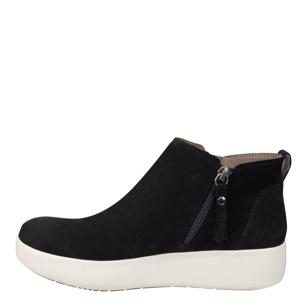 ADEPT in BLACK Sneaker Boots