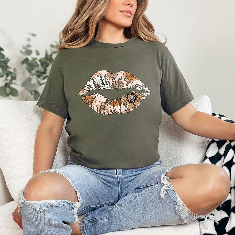 Boho Floral Lips Short Sleeve Crewnneck Tee