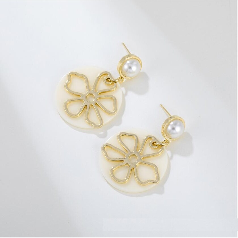 Cream Goldtone Circular And Flower Earring With Imitation Pearl