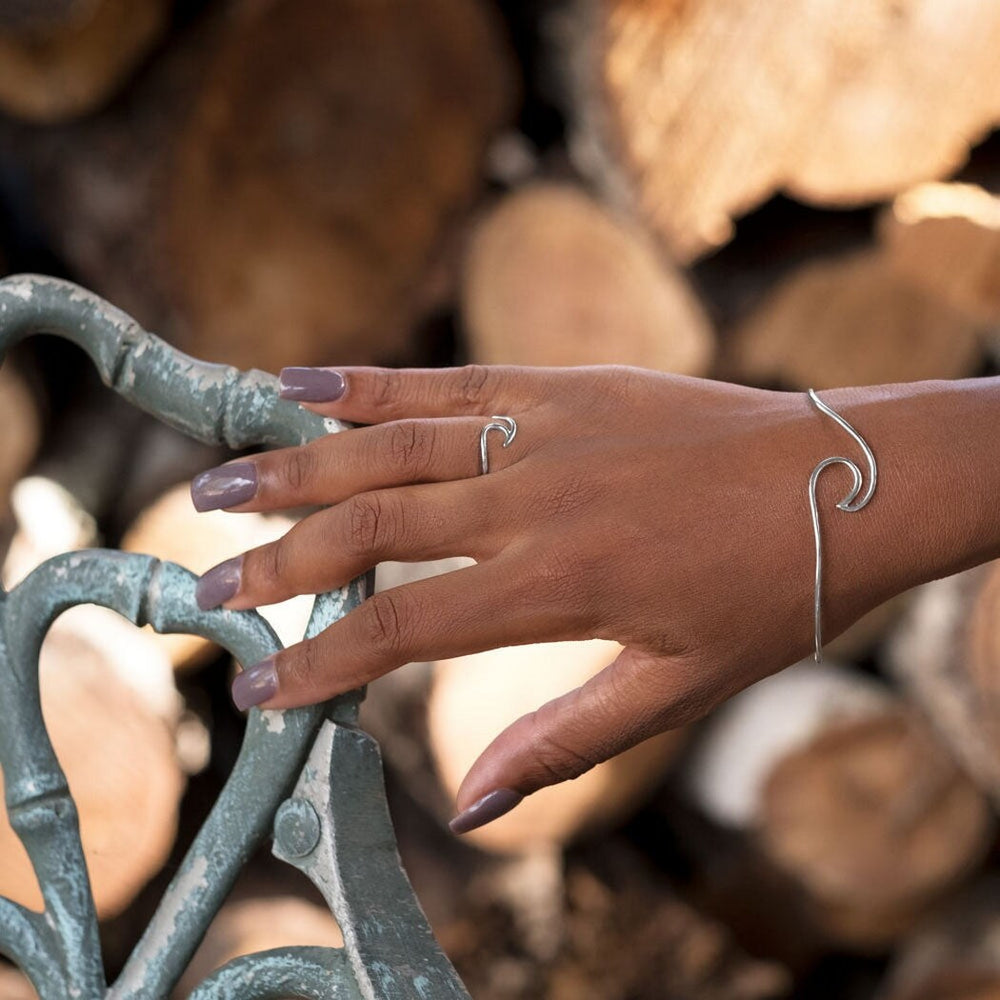 Curata 925 Sterling Silver Wave Ring