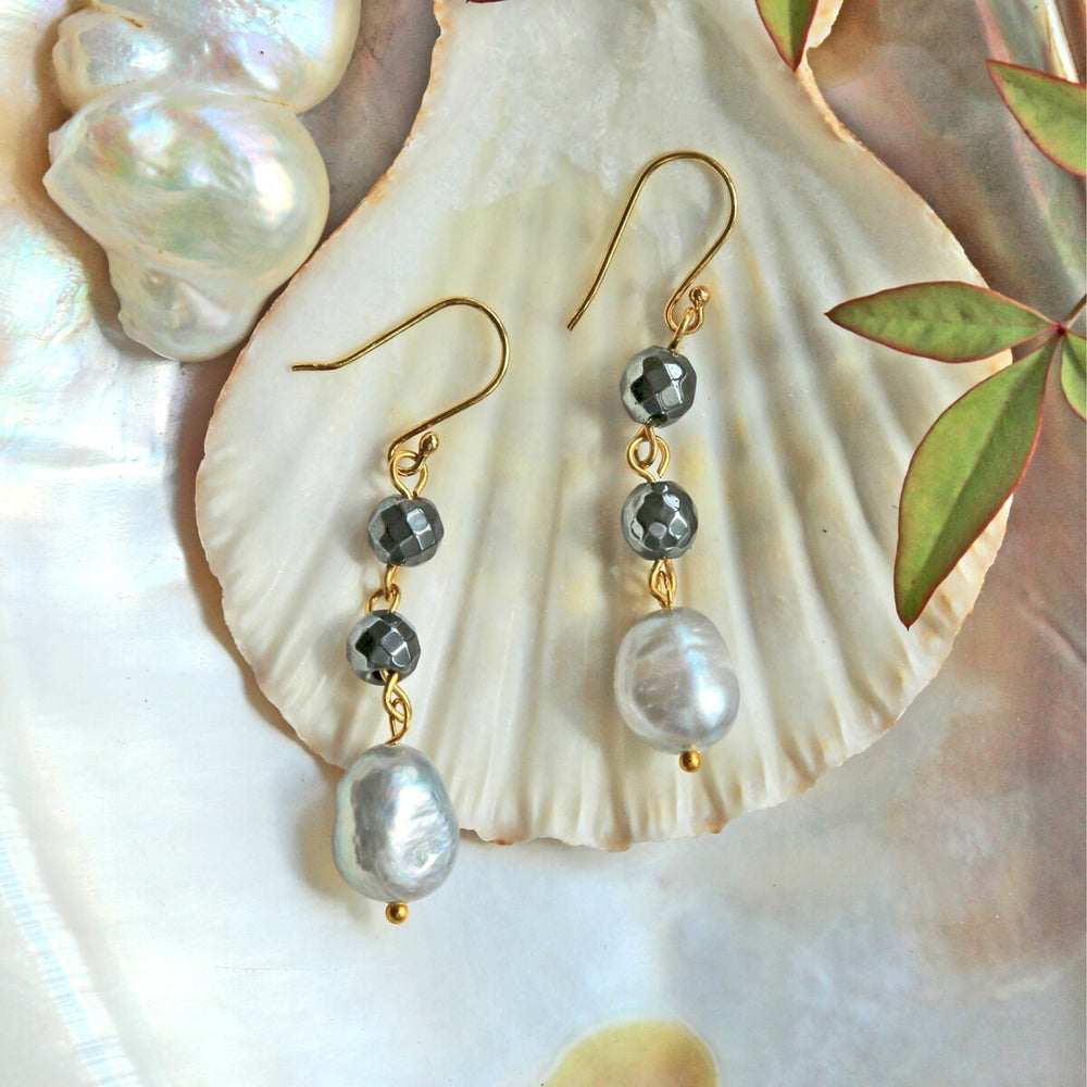 Faceted Hematite and Pearls Earring