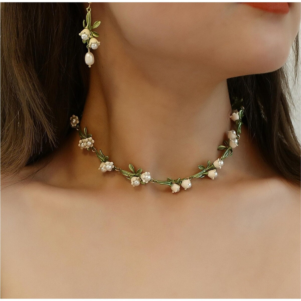 Green Leaves Floral Pearl Necklace - White