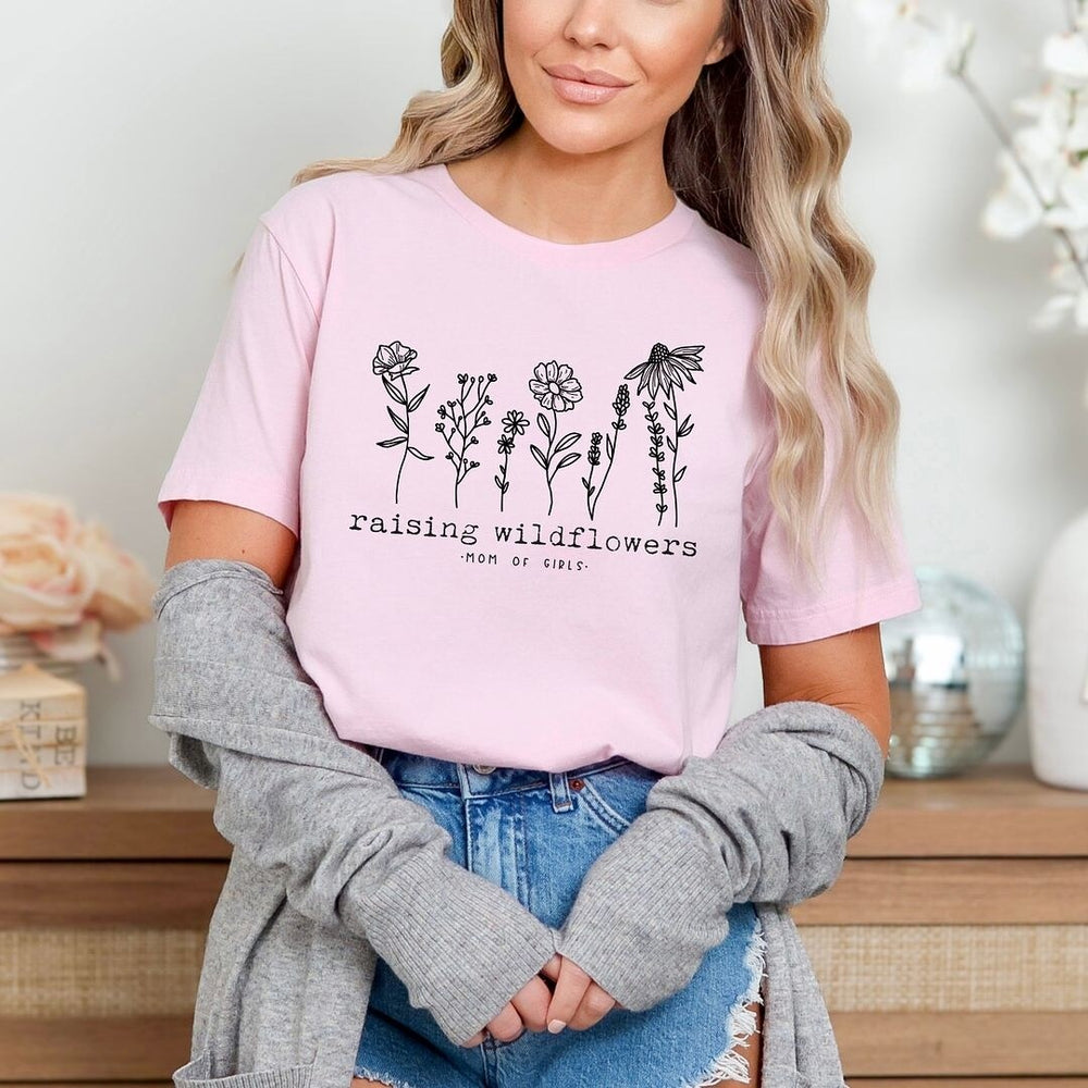 Raising Wildflowers Mom of Girls Short Sleeve Crewnneck Tee