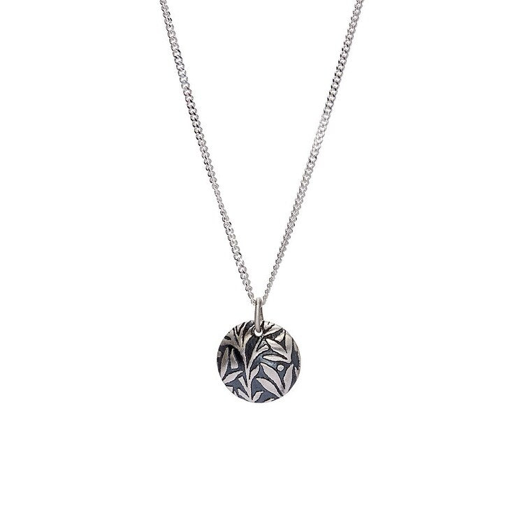 Sterling Silver Leaves Carved Round Pendant Necklace - White