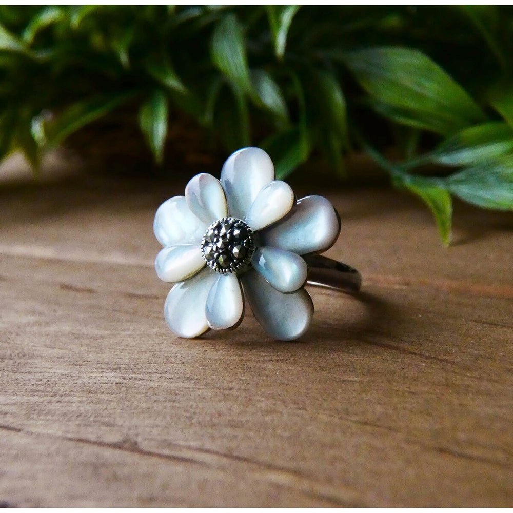 Tang & Song Mother of Pearl Daisy Flower Marcasite Ring