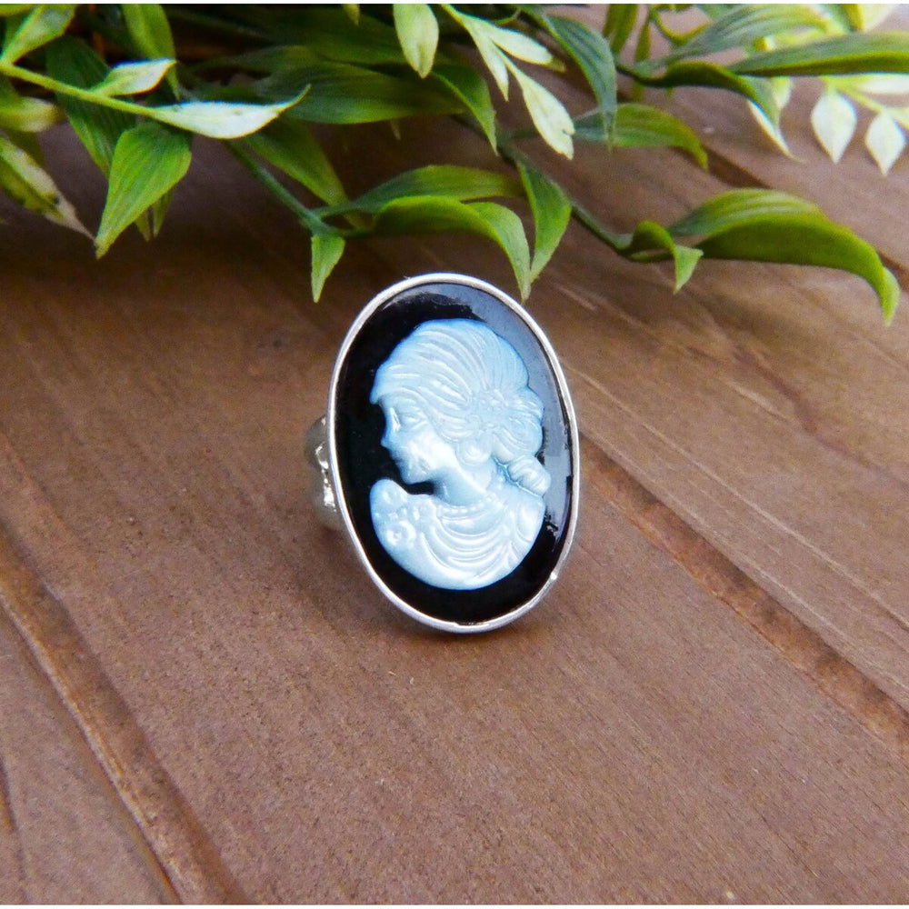 Vera & Co Sterling Silver Cameo Lady Silhouette Oval Onyx and Mother of Pearl Ring