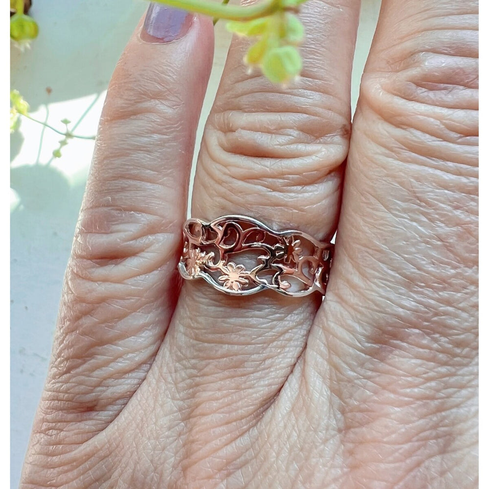 Vera & Co Sterling Silver Two-Tone Filigree of Flowers and Vine Ring