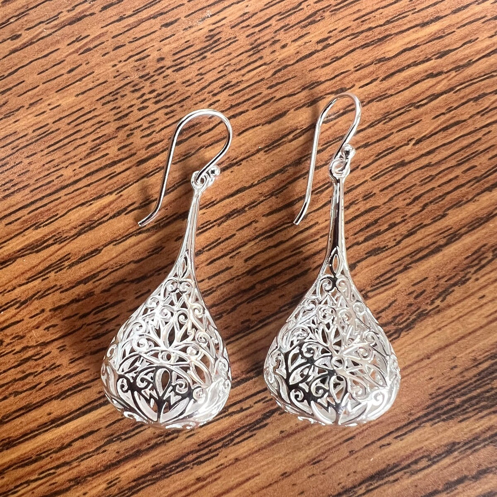 Vera & Co. Sterling Silver Calabash Earring