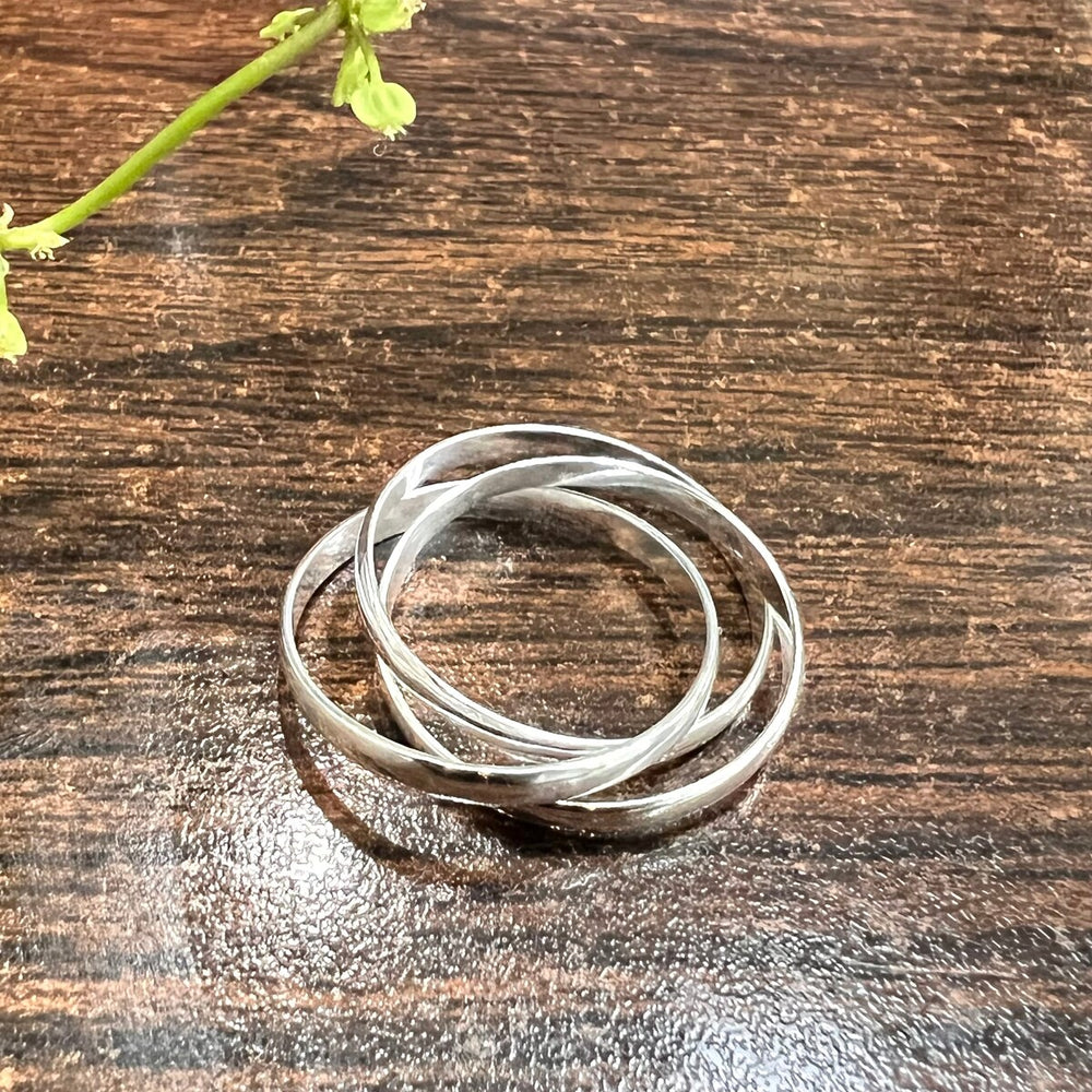 Vera & Co. Sterling Silver Triple Band Interlock Ring