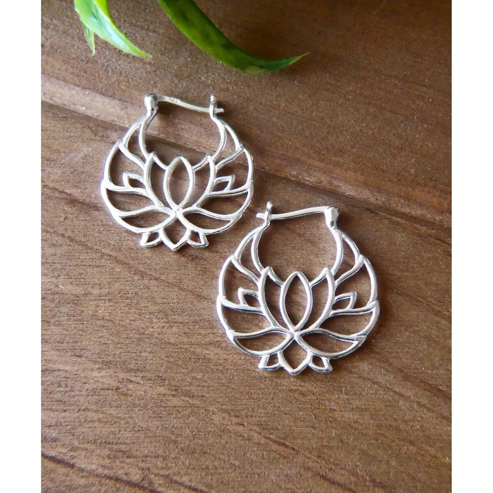 Vera & Co., Sterling Silver Lotus Flower Latch Earring - White